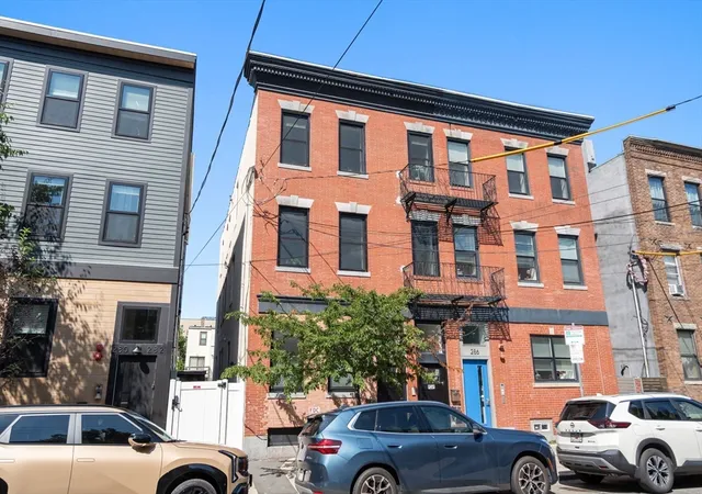 2nd image of 284 Sumner St, East Boston, MA 02128