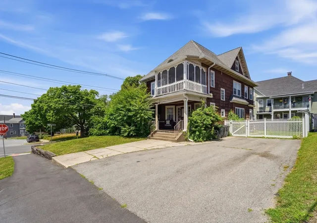 1st image of 207 Middlesex St, North Andover, MA 01845 | MLS# 73542466