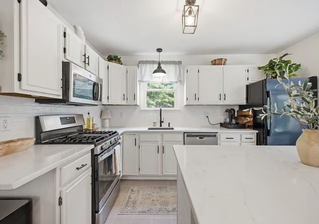 Homes for sale in Haverhill, MA | 16 Fairview Farm Rd, Haverhill, MA 01832 | MLS# 73539743