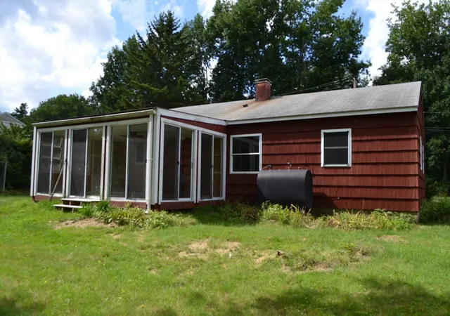 4th image of 31 Winslow Ave, Leicester, MA 01524 | MLS# 73566870