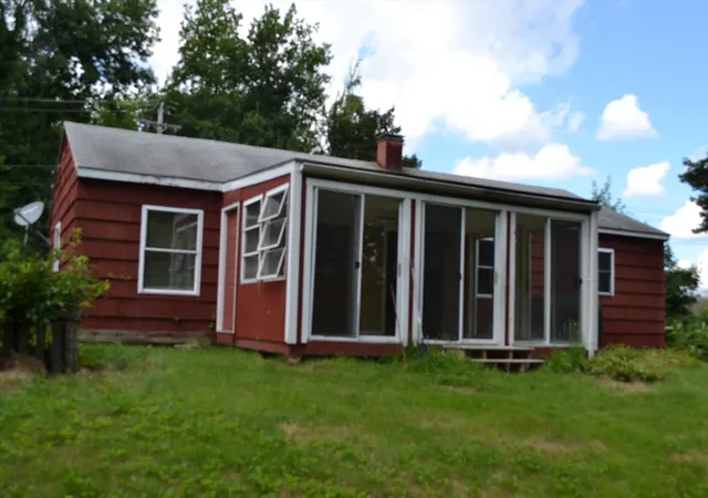 5th image of 31 Winslow Ave, Leicester, MA 01524 | MLS# 73566870