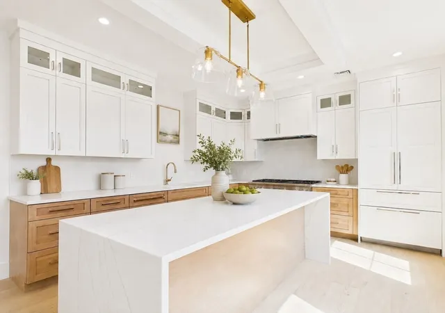 3rd image of 244 L St, Boston, MA 02127