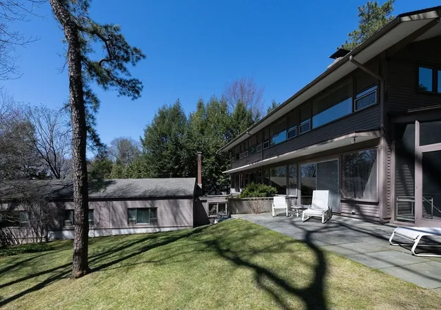 3rd image of 24 Barberry Rd, Lexington, MA 02421 | MLS# 73499131