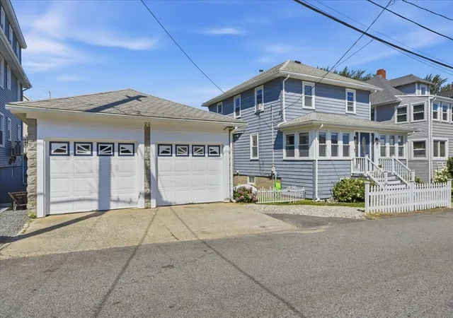 2nd image of 20 Berkley Rd, Hull, MA 02045 | MLS# 73563068