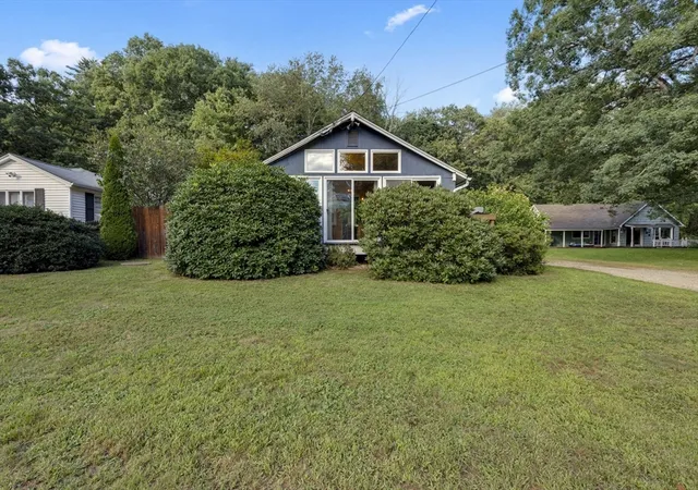 2nd image of 8 Shore Dr, Holland, MA 01521 | MLS# 73561071