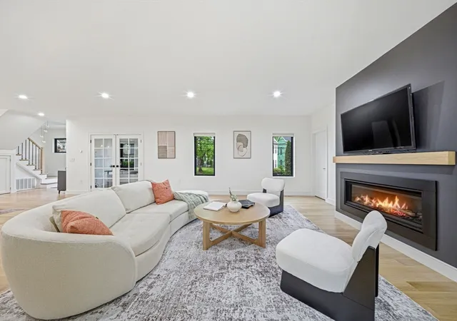 2nd image of 284 Webster St, Newton, MA 02466 | MLS# 73516442