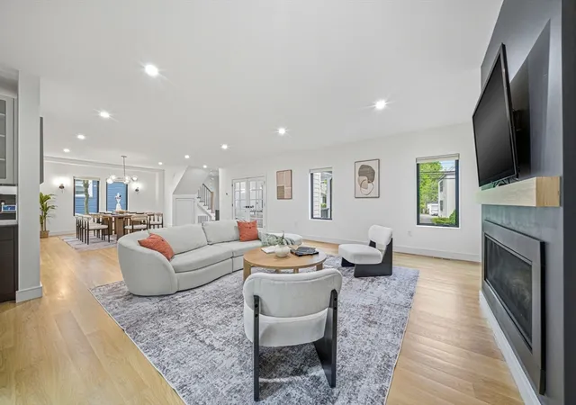 3rd image of 284 Webster St, Newton, MA 02466 | MLS# 73516442