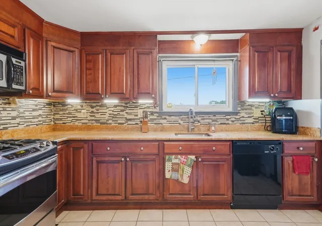 5th image of 218 Calvary Street #2, Waltham, MA 02453 | MLS# 73547431