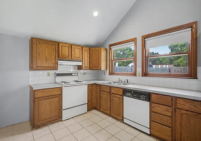 Homes for sale in Chicopee, MA | 16 Berger Street, Chicopee, MA 01020 | MLS# 73545486