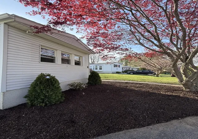 Homes for sale in Rockland, MA | 7 Chestnut St, Rockland, MA 02370 | MLS# 73513082