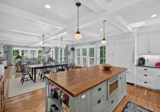 3rd image of 15 Shattuck Pl #15, Chatham, MA 02633 | MLS# 73557413