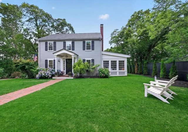 2nd image of 11 Ship St, Hingham, MA 02043 | MLS# 73549064