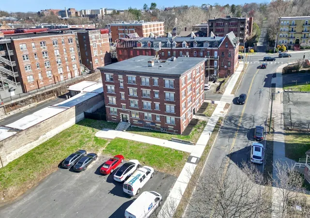 2nd image of 120 122 Central St, Springfield, MA 01105 | MLS# 73501818