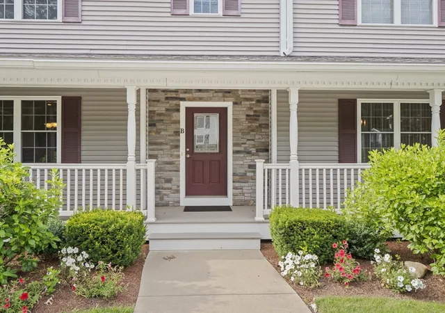 Photo 2 of Sale Pending at 262 Winn St #B, Burlington, MA 01803 | MLS# 73558933 | Listing updated on 2026-09-18