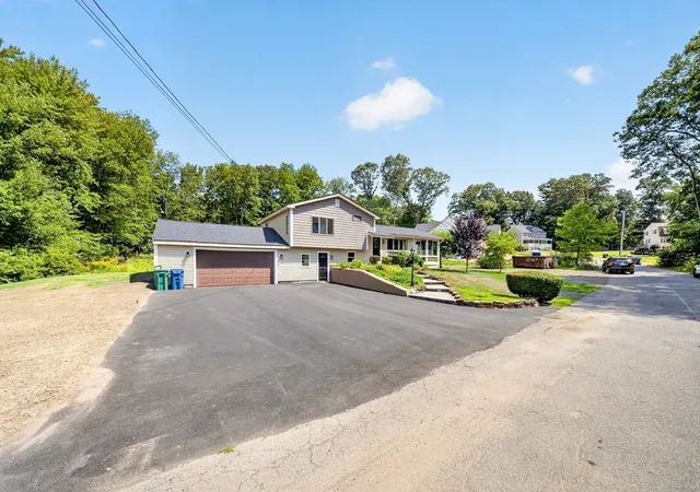 Photo 3 of Single family home for sale at 14 Clarence St, Billerica, MA 01821 | MLS# 73554300 | Listing updated on 2026-09-18