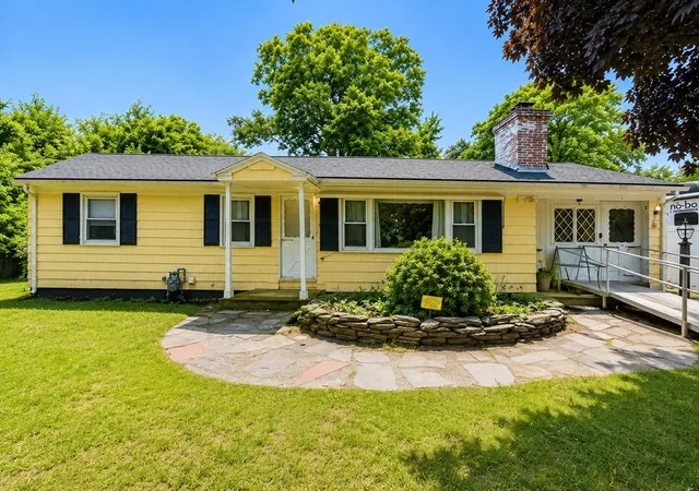Homes for sale in West Springfield, MA | 17 Vincent Dr, West Springfield, MA 01089 | MLS# 73541454