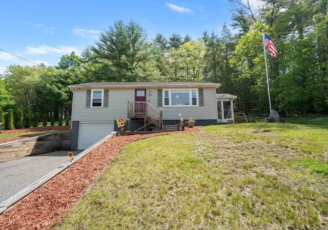 Homes for sale in Palmer, MA | 3080 Hillside Dr, Palmer, MA 01069 | MLS# 73520736