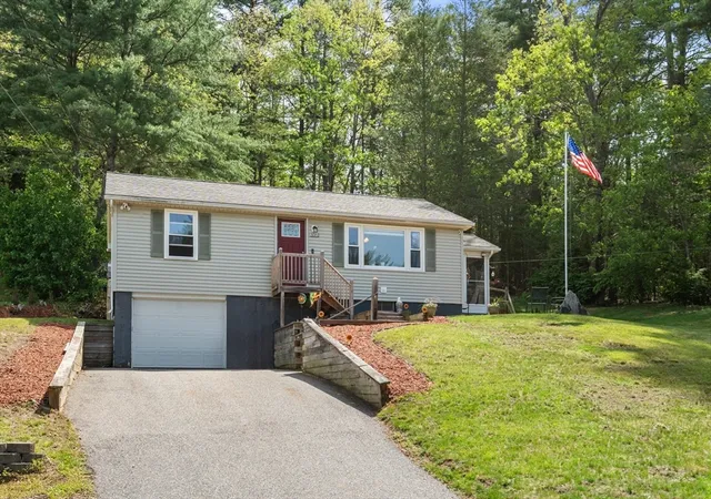 Homes for sale in Palmer, MA | 3080 Hillside Dr, Palmer, MA 01069 | MLS# 73520736
