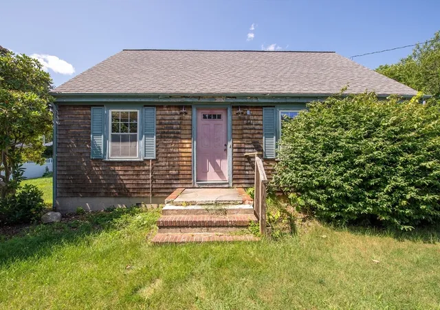 3rd image of 24 Jesse St, Fairhaven, MA 02719 | MLS# 73555338