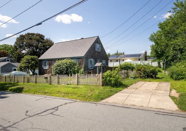 5th image of 24 Jesse St, Fairhaven, MA 02719 | MLS# 73555338