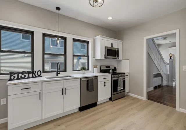 1st image of 61 W Glen St, Holyoke, MA 01040 | MLS# 73553818