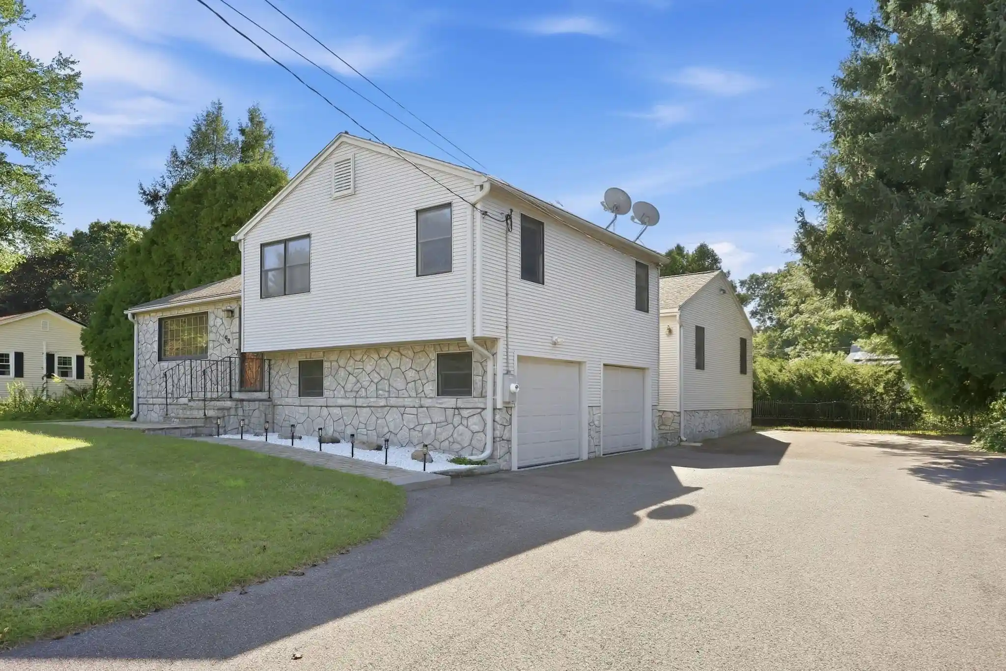 Photo 1 of Single family home for sale at 98 Meadowlark Dr, Longmeadow, MA 01106 | MLS# 73578046 | Listing updated on 2026-09-20