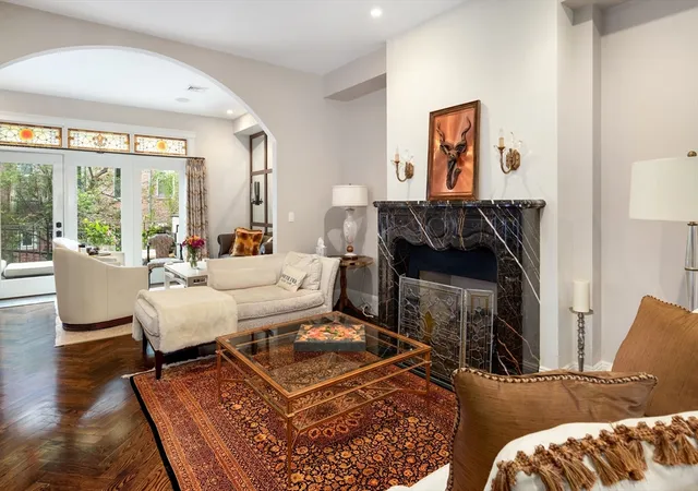 5th image of 109 Appleton St, Boston, MA 02116 | MLS# 73484171
