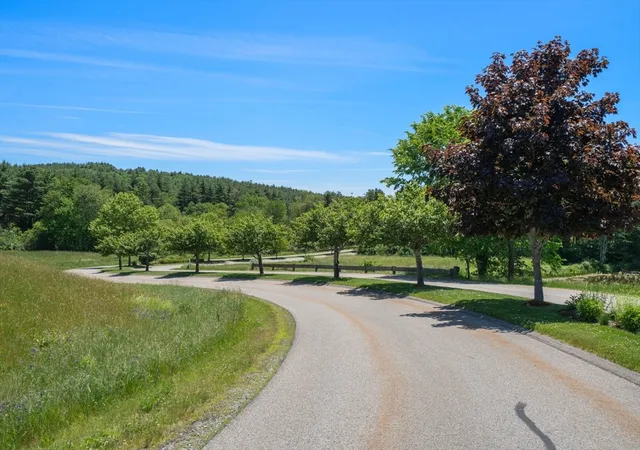 2nd image of 606 Autumn Ridge Dr, Ayer, MA 01432