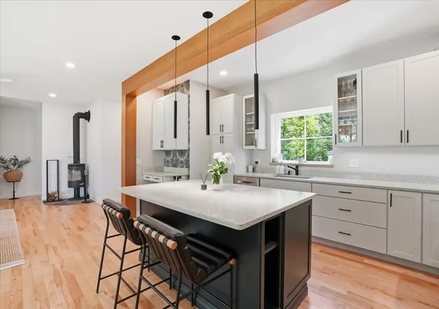 3rd image of 108 Kilby St, Hingham, MA 02043 | MLS# 73534310