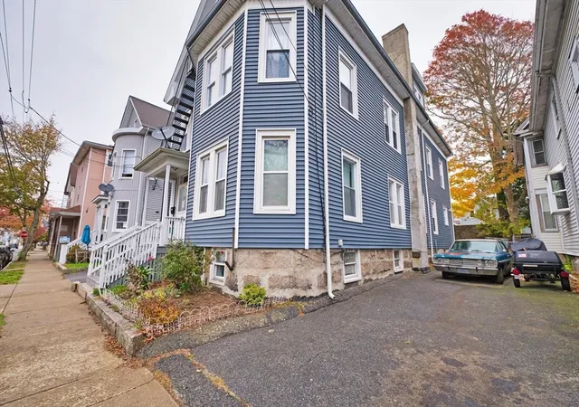 3rd image of 324 Cottage St, New Bedford, MA 02740 | MLS# 73539393