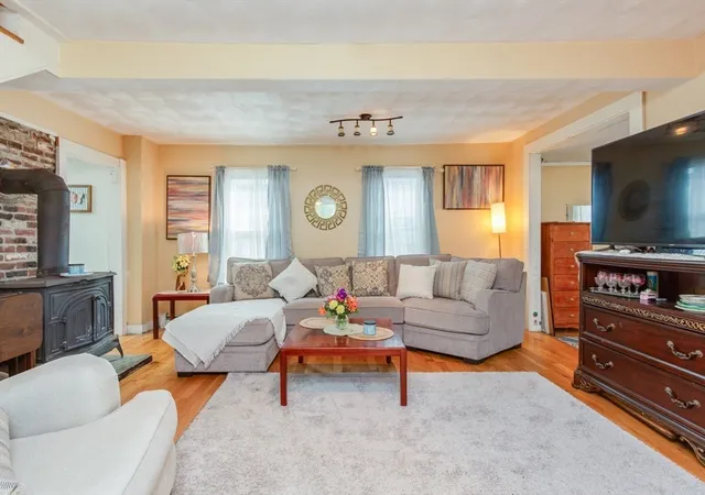 Photo 3 of Single family home for sale at 91 Lake St, Tewksbury, MA 01876 | MLS# 73562960 | Listing updated on 2026-09-14