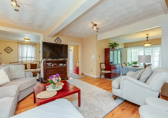 Photo 4 of Single family home for sale at 91 Lake St, Tewksbury, MA 01876 | MLS# 73562960 | Listing updated on 2026-09-14