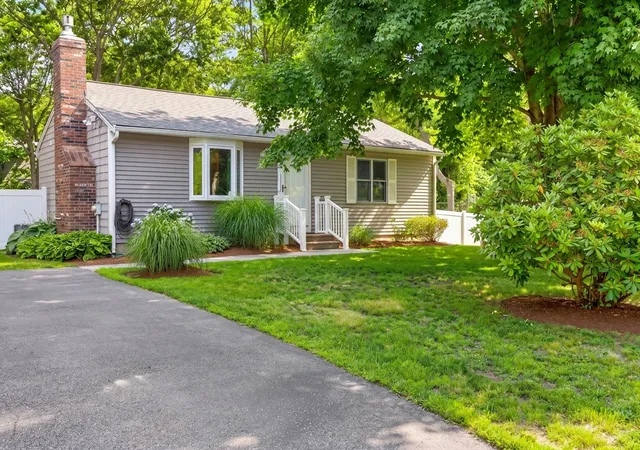 Homes for sale in Barnstable, MA | 545 Lincoln Rd Ext, Barnstable, MA 02601 | MLS# 73544238