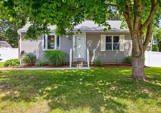 Homes for sale in Barnstable, MA | 545 Lincoln Rd Ext, Barnstable, MA 02601 | MLS# 73544238