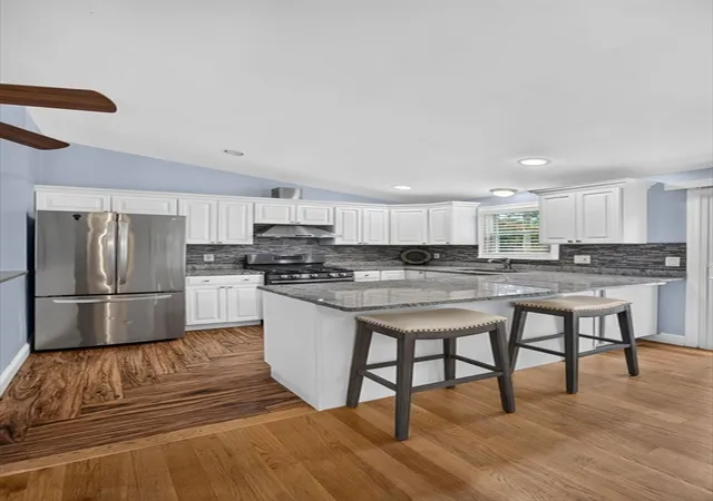 Homes for sale in Barnstable, MA | 545 Lincoln Rd Ext, Barnstable, MA 02601 | MLS# 73544238