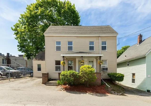 Homes for sale in Stoneham, MA | 6 Minot St, Stoneham, MA 02180 | MLS# 73524275