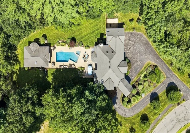 3rd image of 41 Spruce Rd, North Reading, MA 01864 | MLS# 73565275