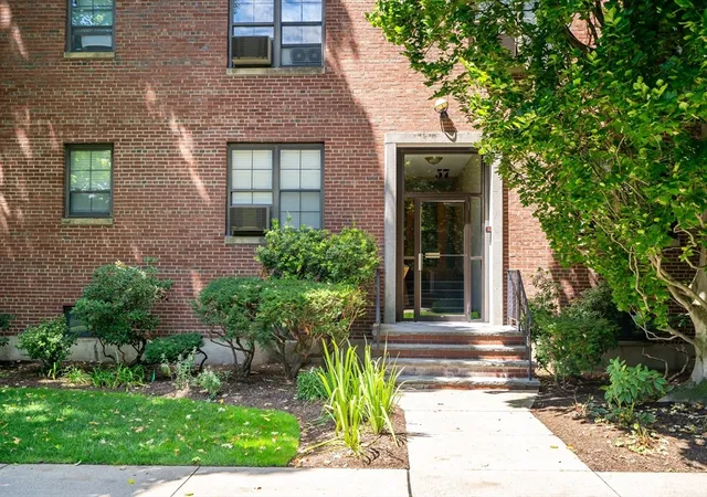 2nd image of 57 Harvard Ave #5, Brookline, MA 02446 | MLS# 73562278