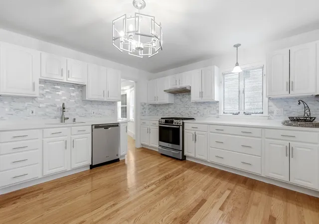 2nd image of 19 Elm Ct, Andover, MA 01810 | MLS# 73529710