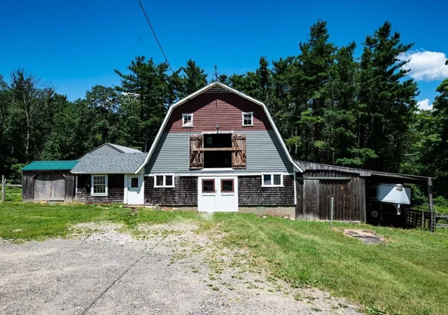 Homes for sale in New Salem, MA | 38 Blueberry Hill Rd, New Salem, MA 01355 | MLS# 73541367
