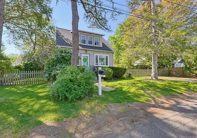 Homes for sale in Stoughton, MA | 38 Sentinel St, Stoughton, MA 02072 | MLS# 73521383