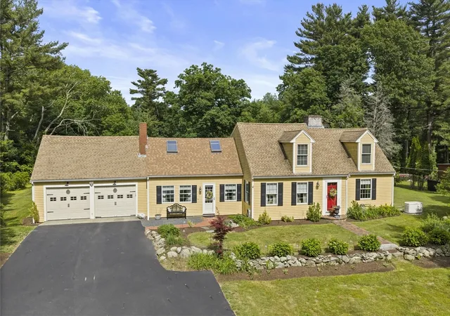 1st image of 205 W Elm St, Pembroke, MA 02359 | MLS# 73550520