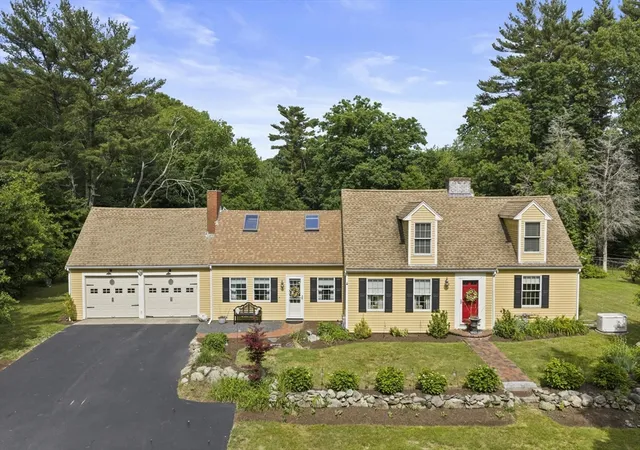 2nd image of 205 W Elm St, Pembroke, MA 02359 | MLS# 73550520