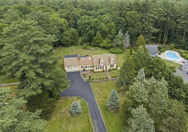 3rd image of 205 W Elm St, Pembroke, MA 02359 | MLS# 73550520