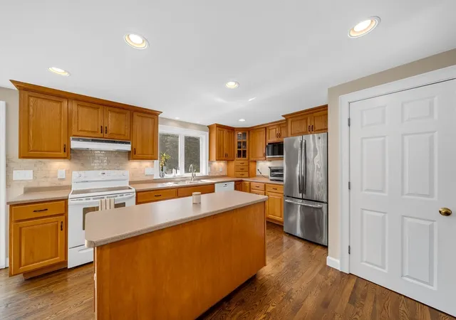 Photo 3 of Sale Pending at 18 Miland Ave, Chelmsford, MA 01824 | MLS# 73566192 | Listing updated on 2026-09-05