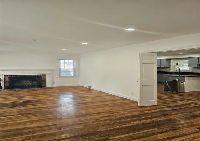 4th image of 85 Lexington Ave, Lowell, MA 01854 | MLS# 73555259