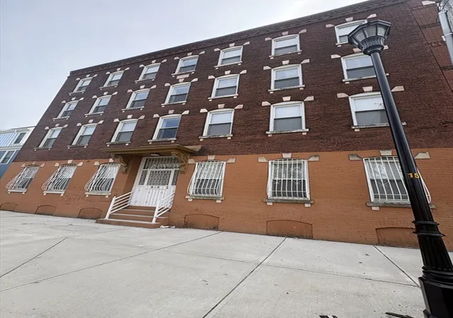 3rd image of 632 S East, Holyoke, MA 01040 | MLS# 73494356