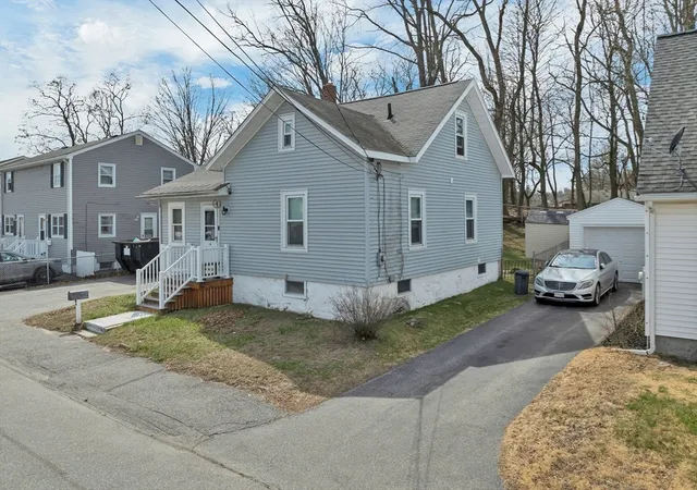 4th image of 74 Crescent St, Lowell, MA 01851 | MLS# 73503290