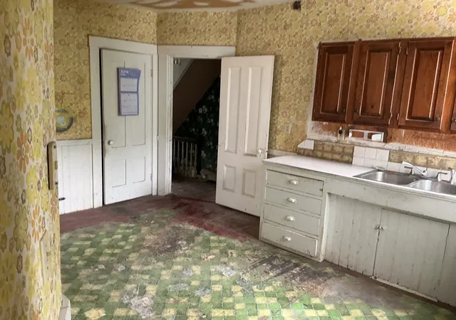2nd image of 13 Pearl St, Amesbury, MA 01913 | MLS# 73550684