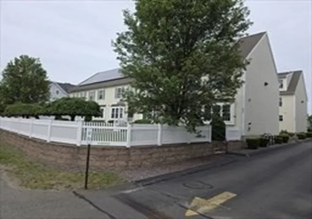 3rd image of 956 Warren Ave #5, Brockton, MA 02301 | MLS# 73531260